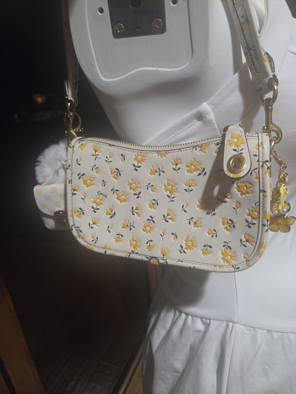 Coach Swinger 20 In Chalk White With Widflower Print
